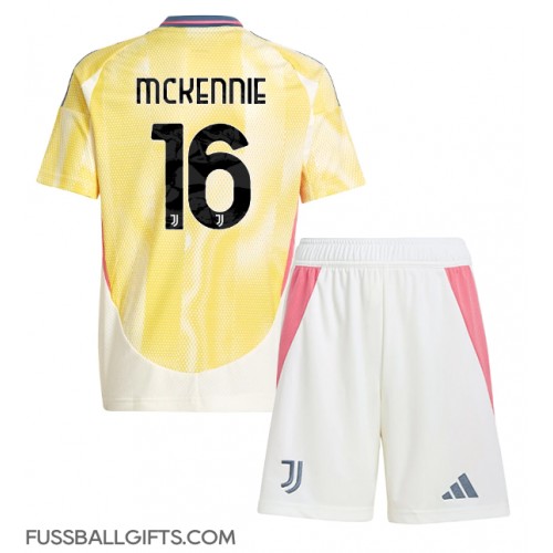 Juventus Weston McKennie #16 Fußballbekleidung Auswärtstrikot Kinder 2024-25 Kurzarm (+ kurze hosen)